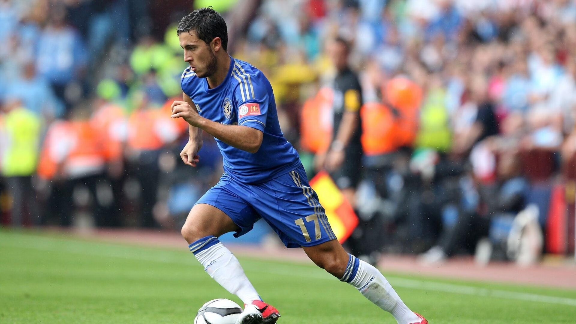 足球场馆智能安检设备全面启用，确保安全无忧，足球场检测标准